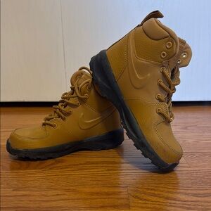 Nike Brown High-Top Boots